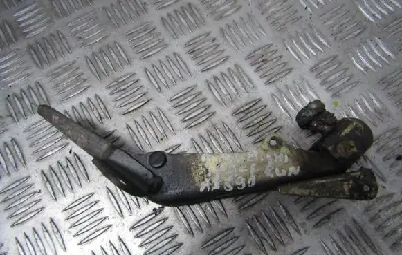 Mitsubishi Space Runner Rear door lower hinge