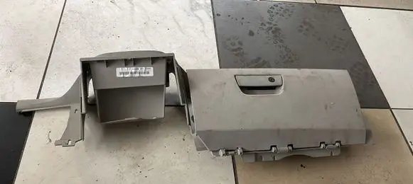 Chrysler Voyager Glove box set L0201222