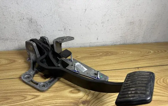 Ford S-MAX Brake pedal 7G9N2D094MC