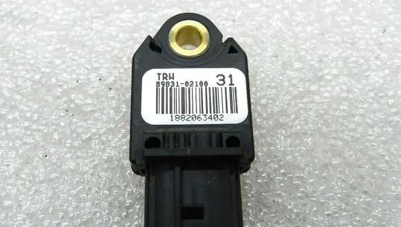 Toyota Avensis T270 Airbag deployment crash/impact sensor 8983102100