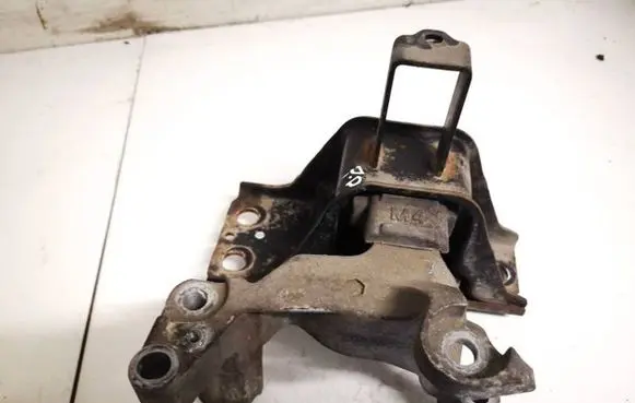 Engine mount bracket
