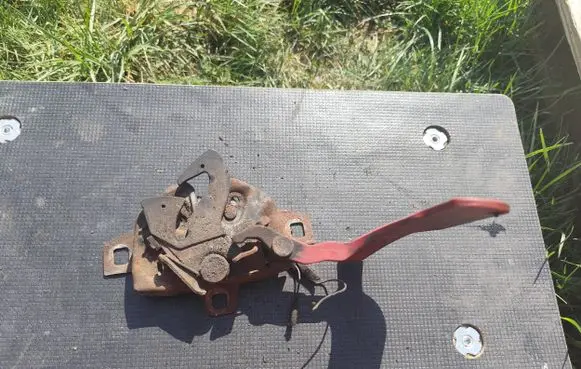 Alfa Romeo 147 Engine bonnet/hood lock/catch 