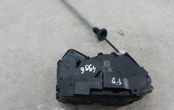 Skoda Fabia Mk3 (NJ) Front door lock 5TB837016A