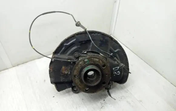 Volvo V70 Front wheel hub 9461944