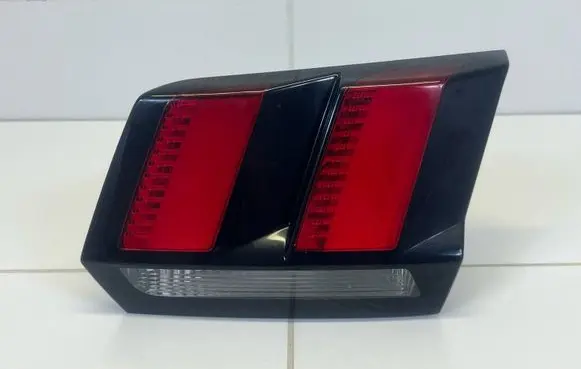 Tailgate rear/tail lights
