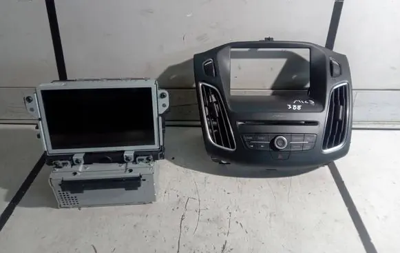 Ford Focus Radio/CD/DVD/GPS head unit F1BT18C815LL HM5T14G370GNF