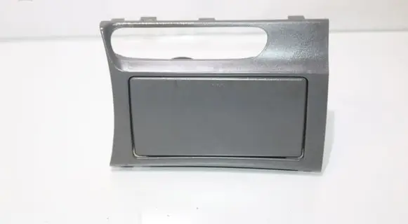 Cup holder front