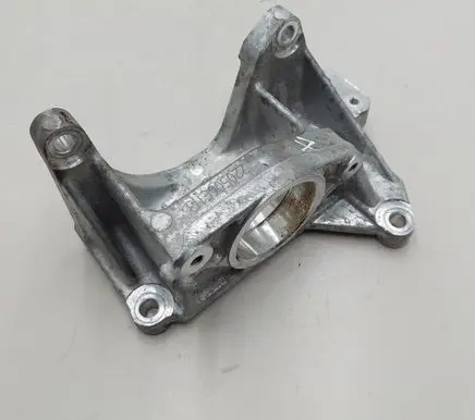 Nissan Leaf II (ZE1) Driveshaft support bearing bracket 220506C113