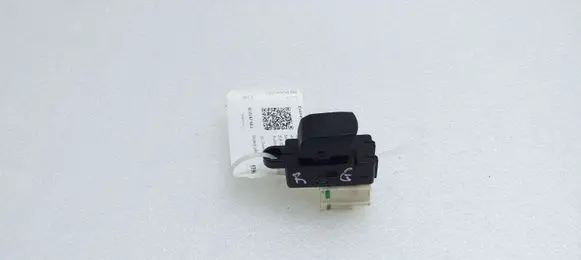 Suzuki SX4 S-Cross Electric window control switch 18425R