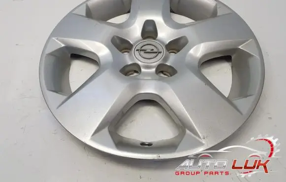Opel Astra J R17 wheel hub/cap/trim 