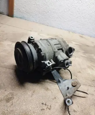 Volkswagen PASSAT B5.5 Air conditioning (A/C) compressor (pump) 8d0260805
