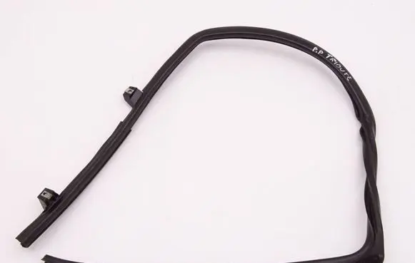 Mazda Tribute Rubber seal front door window/glass 