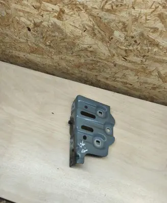 Renault Austral Fender mounting bracket 631230165R