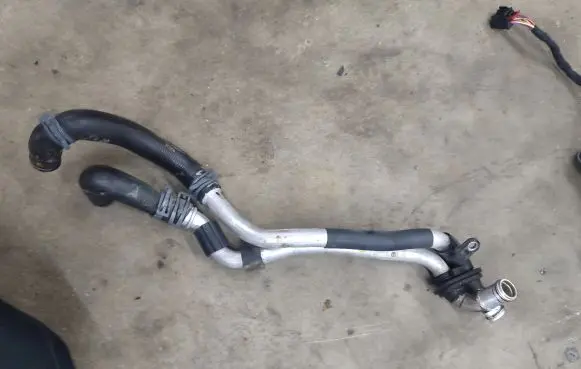 Porsche Cayenne (92A) Engine coolant pipe/hose 7P0819857E