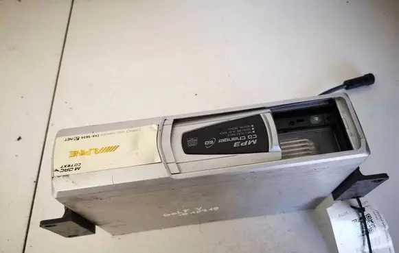 Volkswagen Golf V CD/DVD changer CHAS634