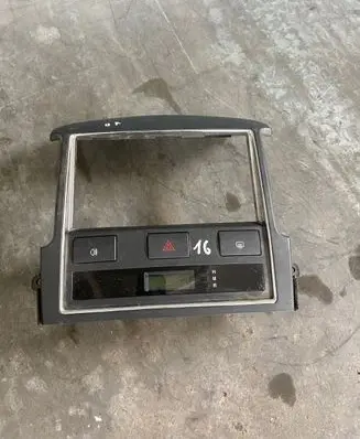 KIA Sorento Radio/GPS head unit trim 945003E500