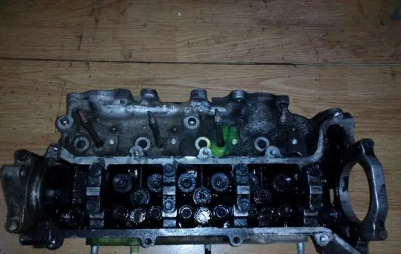 Toyota Yaris Engine head 