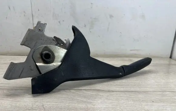 Mitsubishi Grandis Hand brake release handle 