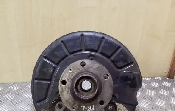 Volkswagen Golf Plus Front wheel hub