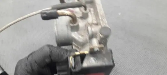 Toyota Yaris Throttle body valve 89452-10010