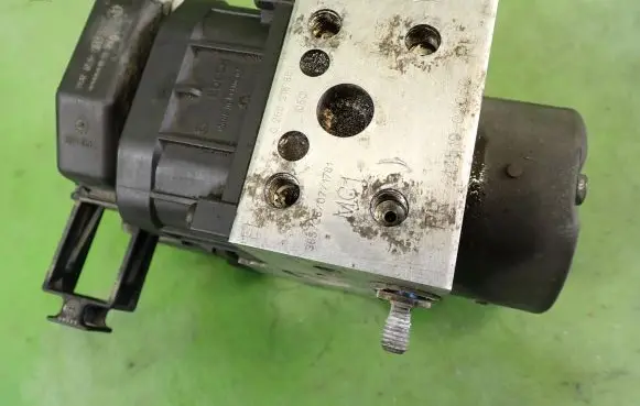 Toyota Corolla E120 E130 ABS Pump