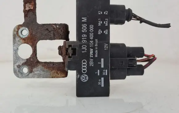 Volkswagen Fox Coolant fan relay 1J0919506M