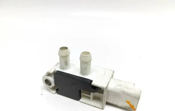 Renault Trafic III (X82) Exhaust gas pressure sensor 227701177R 79676251