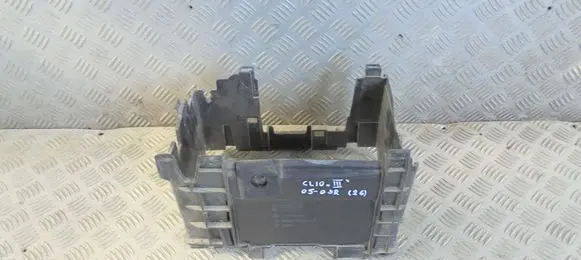 Renault Clio III Battery box tray 8200314272