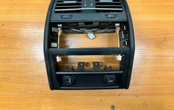 BMW 7 F01 F02 F03 F04 Rear air vent grill 911824906 0022 0721506