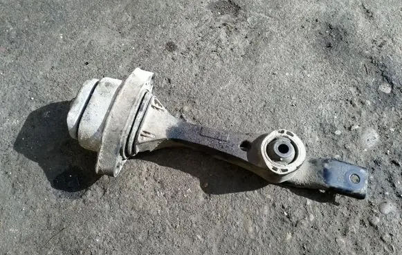 Volkswagen Golf IV Gearbox mounting bracket