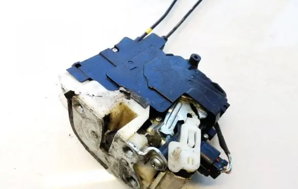 Mitsubishi Outlander Front door lock