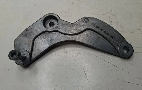 BMW 5 E39 Generator/alternator bracket 2248561