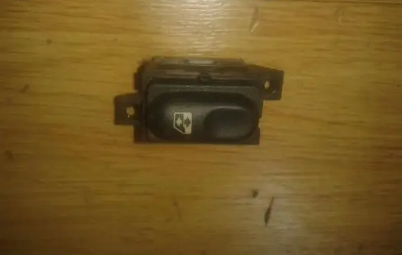 Renault Laguna I Electric window control switch 047