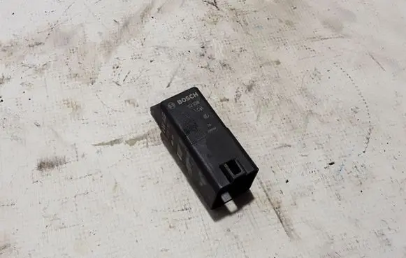 Audi A6 S6 C8 4K Glow plug pre-heat relay 038907281D