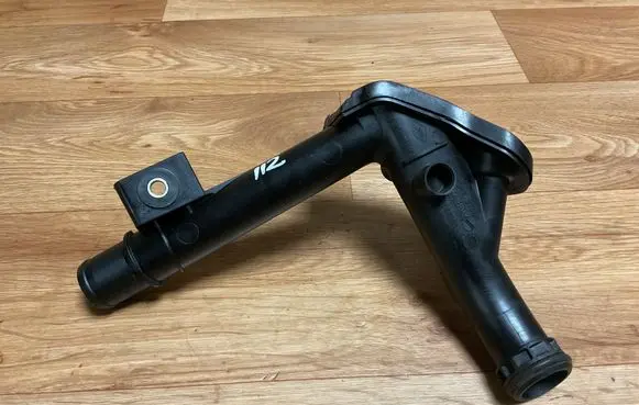 Engine coolant pipe/hose