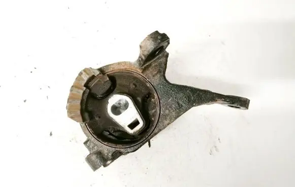 Mazda 6 Engine mount bracket