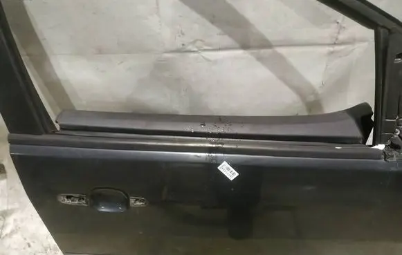 Ford C-MAX I Front door glass trim molding 