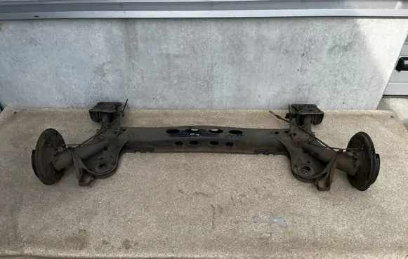 Volkswagen Polo VI Rear axle beam 