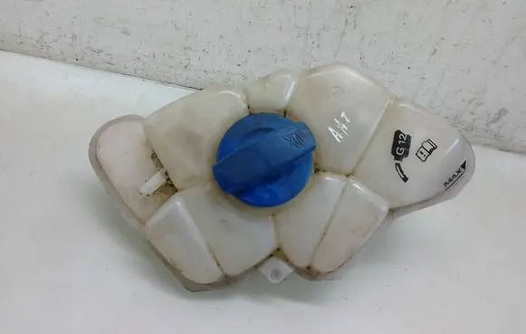 Coolant expansion tank/reservoir