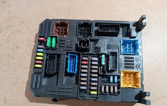 Peugeot 208 Comfort/convenience module 9830790980 28625146 1622140003