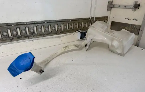 Volkswagen Multivan T5 Windshield washer fluid reservoir/tank 7H0955453L 7H0955453K 7H0955453