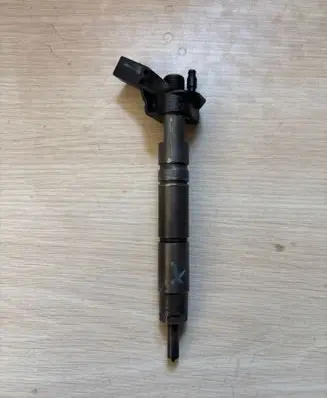 Mercedes-Benz S W221 Fuel injector A642070 020779V