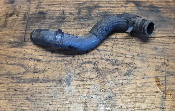 Engine coolant pipe/hose