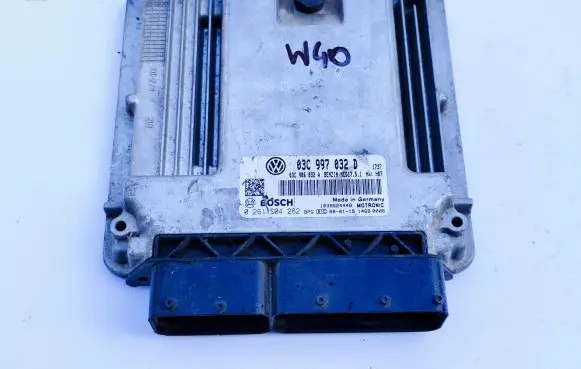 Volkswagen Golf V Engine control unit/module ECU 03C906032A 03C997032D 0261S04262