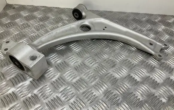Audi Q3 8U Front lower control arm/wishbone C23077538