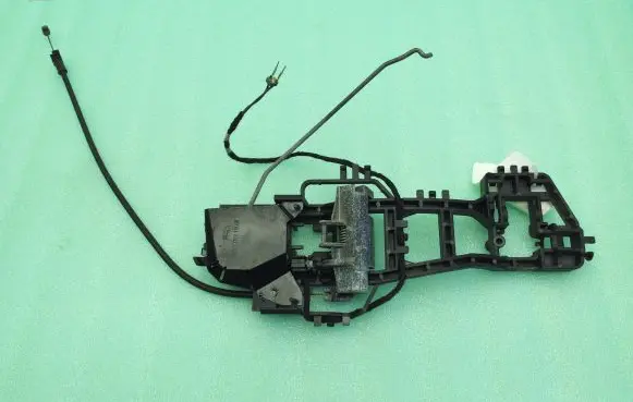 Ford Kuga I Front door exterior handle/bracket 3M51R21978 3M51R224A36DC