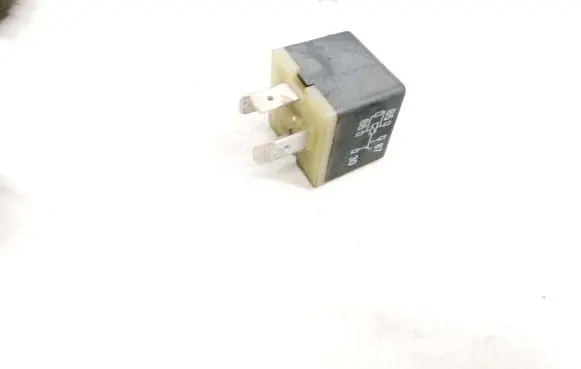 Audi A4 S4 B5 8D Other relay 431951253H