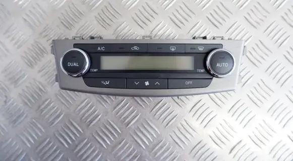 Toyota Avensis T270 Climate control unit 5590005470