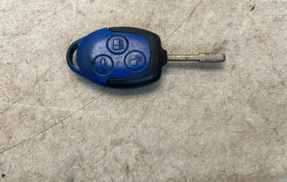 Ford Kuga I Ignition key/card 