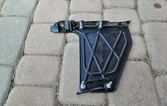 Battery bracket